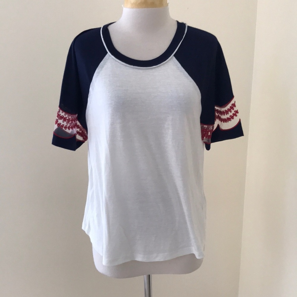 TORRID Size 00 white with navy blue embroidered sleeve top